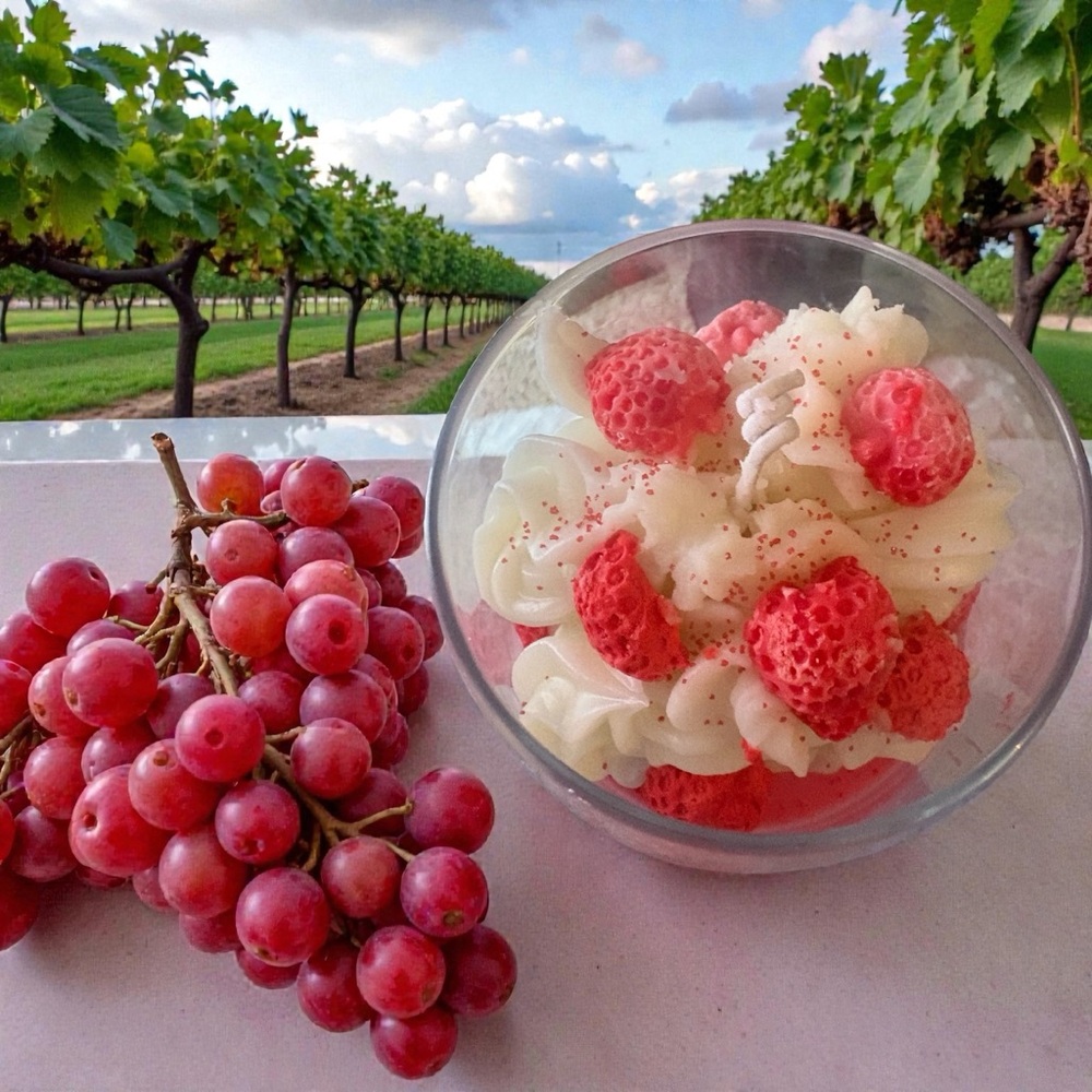 Strawberry shortcake strawberry cheesecake  18 oz handmade candle - Picture 3 of 4